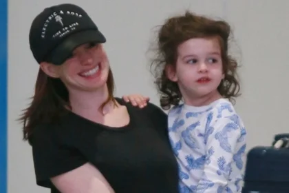 anne hathaway kids